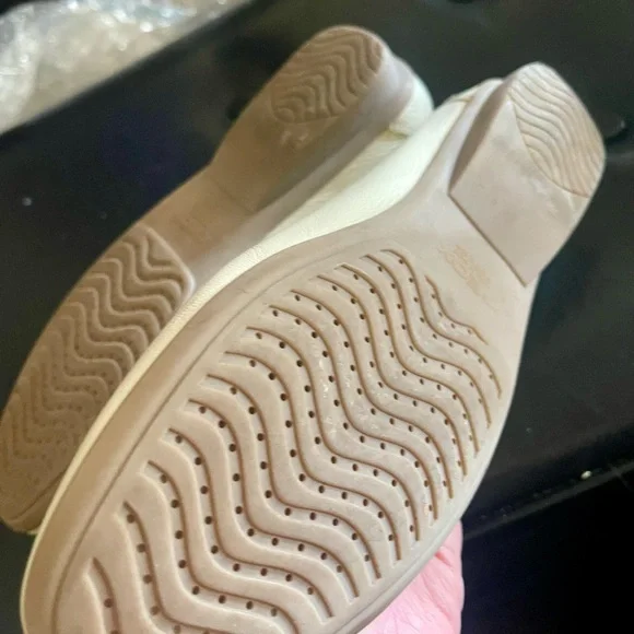 GEOX IVORY LOAFERS. Never worn - Picture 5 of 13